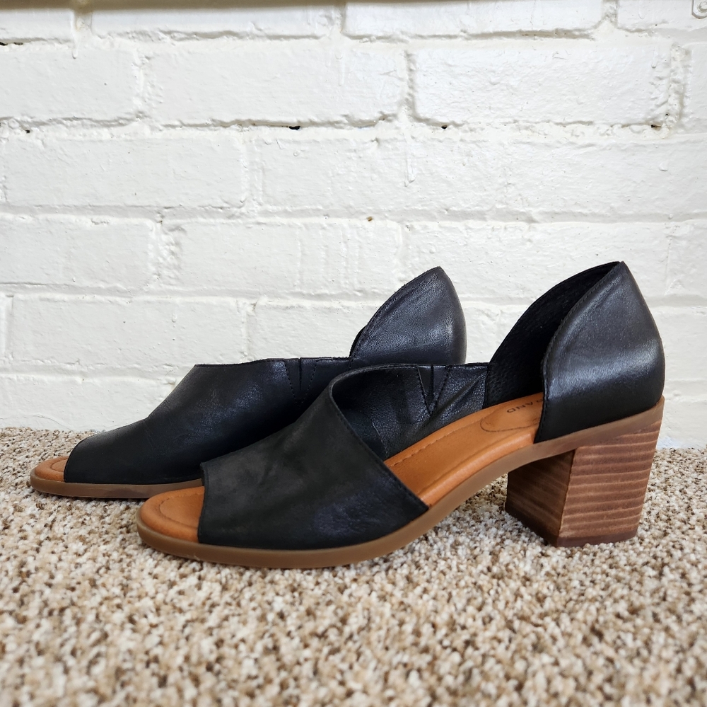 Lucky Brand Black Heeled Sandals size 10